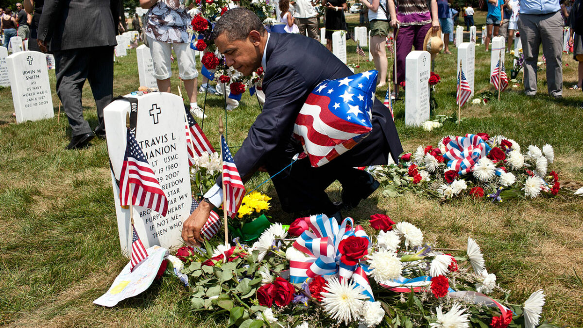 President Obama places challenge coin at grave in Arlington National Cemetery